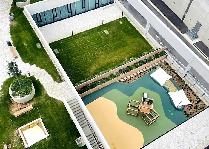 Daire Sunrise Above Sky With Rooftop Pool